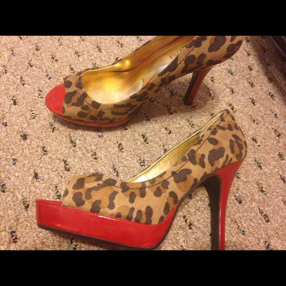 CUTE candies peep toe heels!